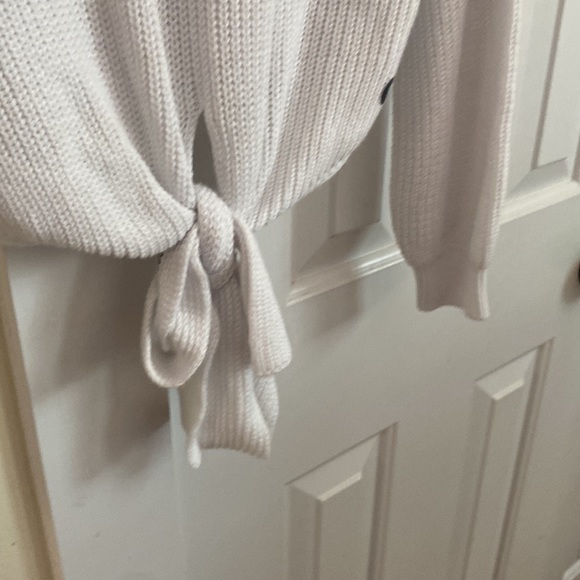 Hollister Women Sweater - Picture 3 of 5